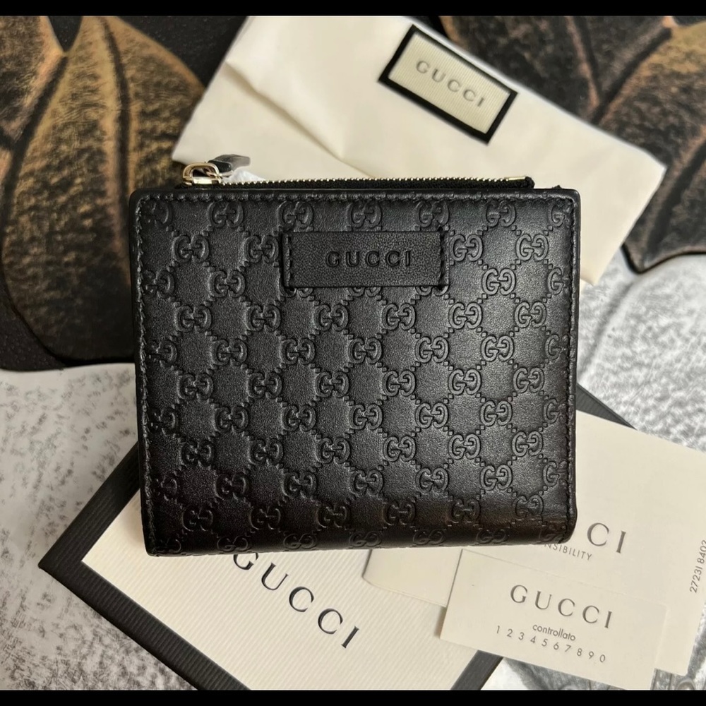 Gucci micro case GG leather wallet unisex.